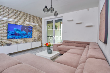 Predaj| Priestranný 4-izbový rodinný dom s bazénom, terasou a garážou v novej tichej lokalite, Veľký Meder |Gofar |Exkluzívne