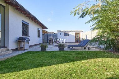 Predaj| Priestranný 4-izbový rodinný dom s bazénom, terasou a garážou v novej tichej lokalite, Veľký Meder |Gofar |Exkluzívne