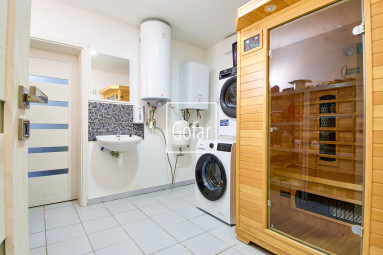 Predaj| Priestranný 4-izbový rodinný dom s bazénom, terasou a garážou v novej tichej lokalite, Veľký Meder |Gofar |Exkluzívne