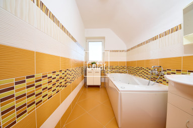 Predaj| Samostatne stojaci RD s garážou+garáž s letnou kuchynkou+veľká záhrada v tichej lokalite obce Kyselica, okres DS |Gofar |Exkluzívne