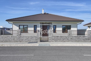 REZERVOVANÝ! Na predaj | Vzorový 4i RD so 7 ročnou zárukou s veľkou záhradou a parkovaním pre štyri autá | Gofar | Exkluzívne