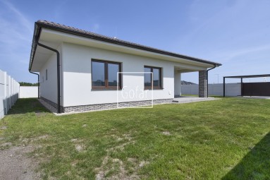 REZERVOVANÝ! Na predaj | Vzorový 4i RD so 7 ročnou zárukou s veľkou záhradou a parkovaním pre štyri autá | Gofar | Exkluzívne