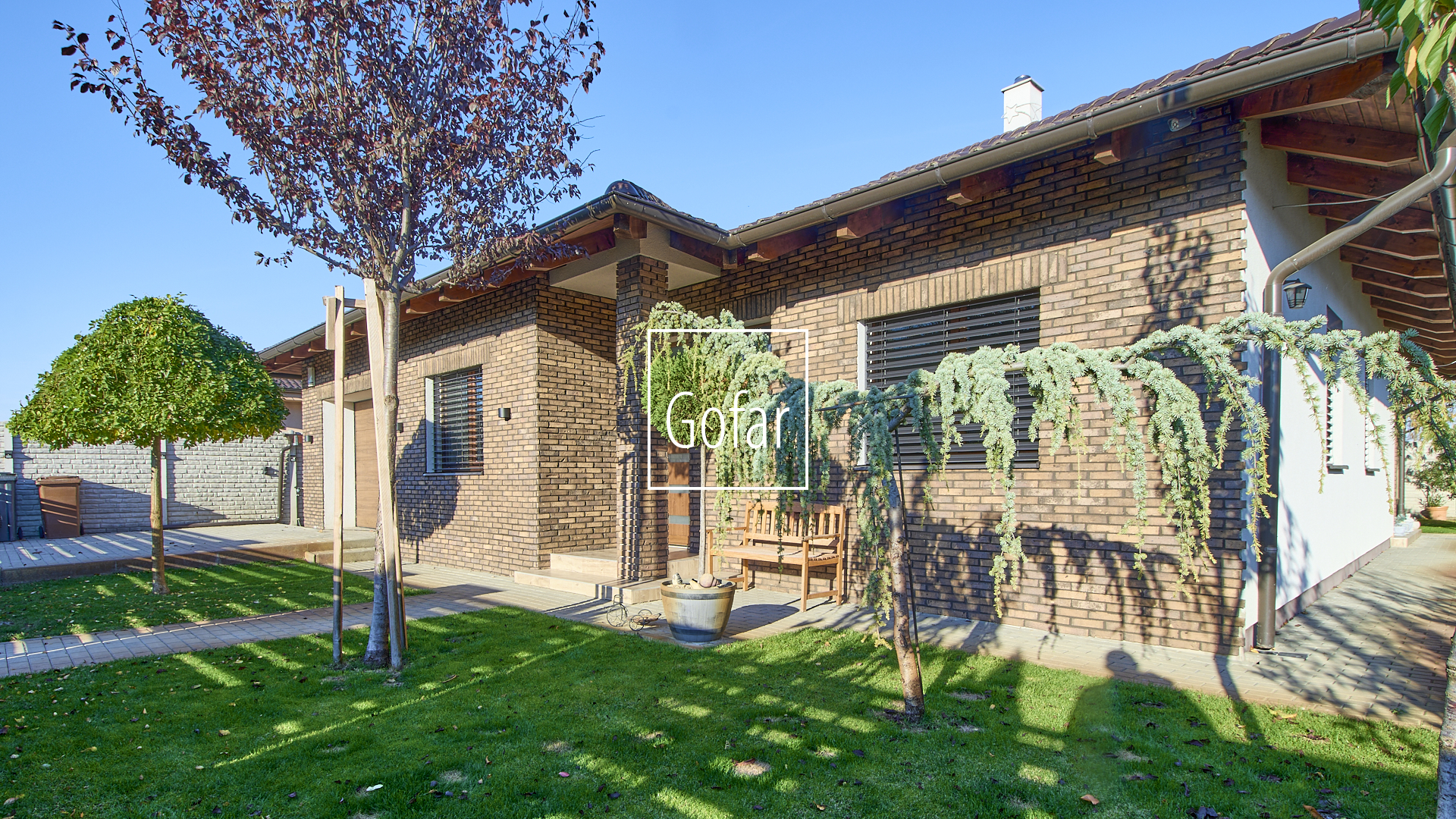 REZERVOVANÝ! Predaj| Priestranný 4-izbový rodinný dom s bazénom, terasou a garážou v novej tichej lokalite, Veľký Meder |Gofar |Exkluzívne