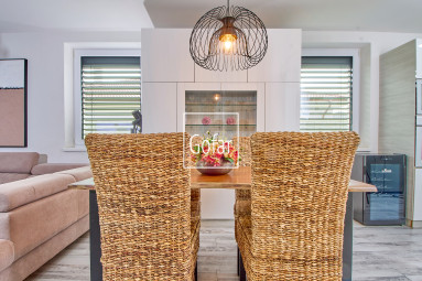 REZERVOVANÝ! Predaj| Priestranný 4-izbový rodinný dom s bazénom, terasou a garážou v novej tichej lokalite, Veľký Meder |Gofar |Exkluzívne