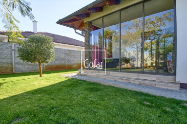 REZERVOVANÝ! Predaj| Priestranný 4-izbový rodinný dom s bazénom, terasou a garážou v novej tichej lokalite, Veľký Meder |Gofar |Exkluzívne