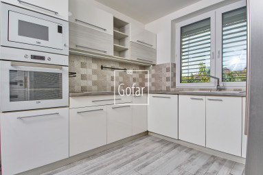 REZERVOVANÝ! Predaj| Priestranný 4-izbový rodinný dom s bazénom, terasou a garážou v novej tichej lokalite, Veľký Meder |Gofar |Exkluzívne