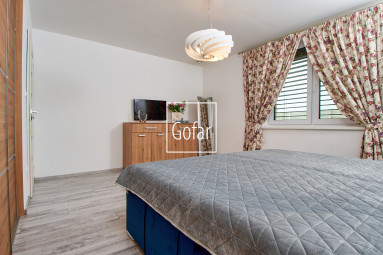 REZERVOVANÝ! Predaj| Priestranný 4-izbový rodinný dom s bazénom, terasou a garážou v novej tichej lokalite, Veľký Meder |Gofar |Exkluzívne