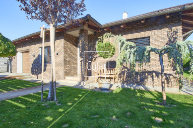 REZERVOVANÝ! Predaj| Priestranný 4-izbový rodinný dom s bazénom, terasou a garážou v novej tichej lokalite, Veľký Meder |Gofar |Exkluzívne