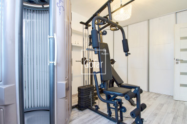 REZERVOVANÝ! Predaj| Priestranný 4-izbový rodinný dom s bazénom, terasou a garážou v novej tichej lokalite, Veľký Meder |Gofar |Exkluzívne