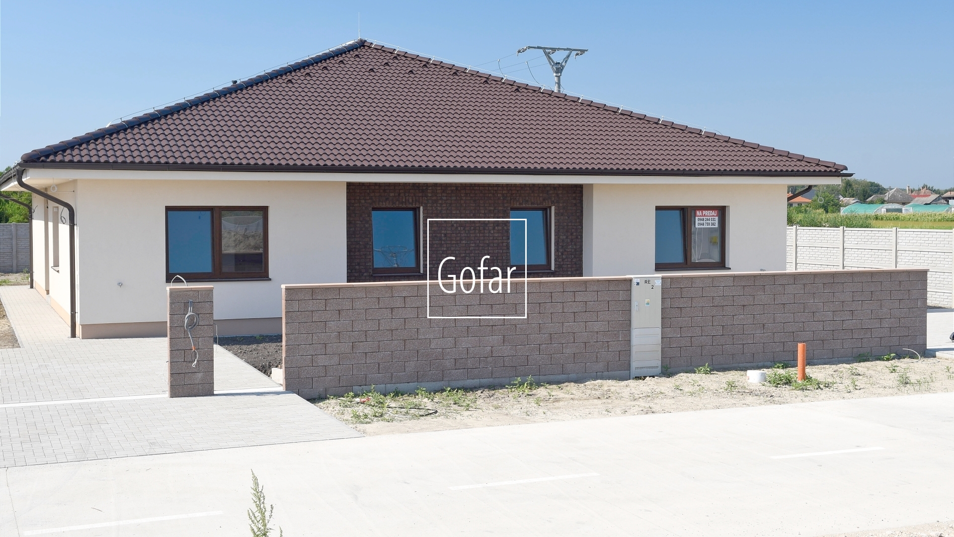 Gofar - Exkluzívne na predaj - Veľký rodinný dom (105m2) so záhradou, terasou (23m2) a dvomi parkovacími státiami v cene, BAKA okr. DS