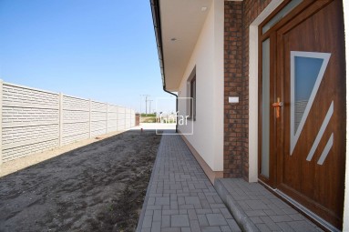 Gofar - Exkluzívne na predaj - Veľký rodinný dom (105m2) so záhradou, terasou (23m2) a dvomi parkovacími státiami v cene, BAKA okr. DS