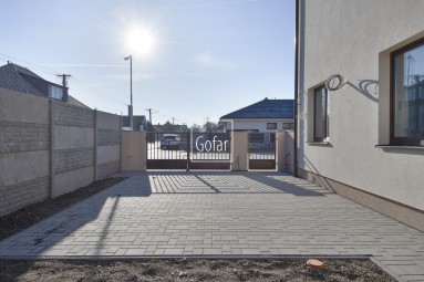 Predaj 3i byt s extra veľkou záhradou, terasou + 2 parkovacie státia, Baka, okr. DS | Exkluzívne | GOFAR 