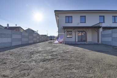 Predaj 3i byt s extra veľkou záhradou, terasou + 2 parkovacie státia, Baka, okr. DS | Exkluzívne | GOFAR 