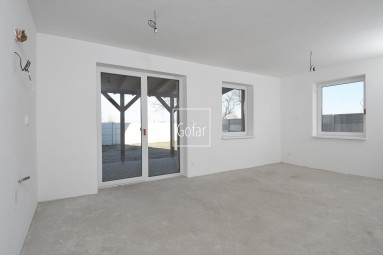 Predaj 3i byt s extra veľkou záhradou, terasou + 2 parkovacie státia, Baka, okr. DS | Exkluzívne | GOFAR 