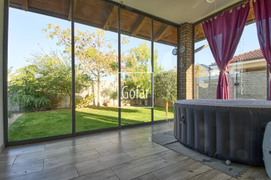 Predaj| Priestranný 4-izbový rodinný dom s bazénom, terasou a garážou v novej tichej lokalite, Veľký Meder |Gofar |Exkluzívne