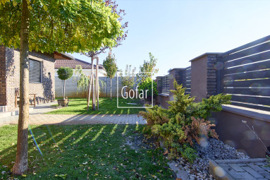 Predaj| Priestranný 4-izbový rodinný dom s bazénom, terasou a garážou v novej tichej lokalite, Veľký Meder |Gofar |Exkluzívne