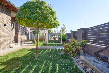 Predaj| Priestranný 4-izbový rodinný dom s bazénom, terasou a garážou v novej tichej lokalite, Veľký Meder |Gofar |Exkluzívne