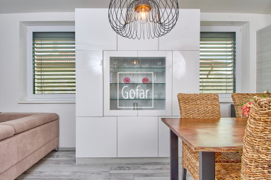 Predaj| Priestranný 4-izbový rodinný dom s bazénom, terasou a garážou v novej tichej lokalite, Veľký Meder |Gofar |Exkluzívne