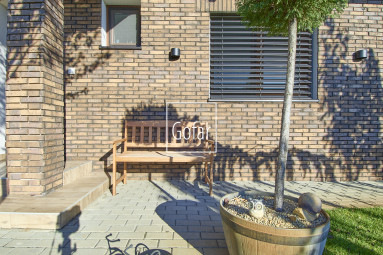 Predaj| Priestranný 4-izbový rodinný dom s bazénom, terasou a garážou v novej tichej lokalite, Veľký Meder |Gofar |Exkluzívne