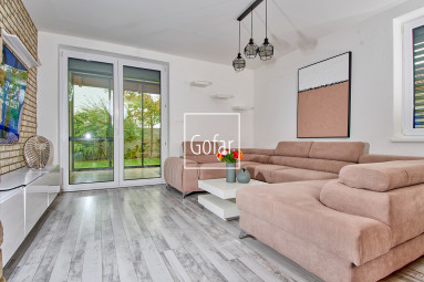 Predaj| Priestranný 4-izbový rodinný dom s bazénom, terasou a garážou v novej tichej lokalite, Veľký Meder |Gofar |Exkluzívne