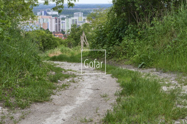 Exkluzívne | GOFAR | Predaj - Slnečný pozemok (814m2) s nádherným výhľadom na Bratislavu