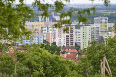 Exkluzívne | GOFAR | Predaj - Slnečný pozemok (814m2) s nádherným výhľadom na Bratislavu